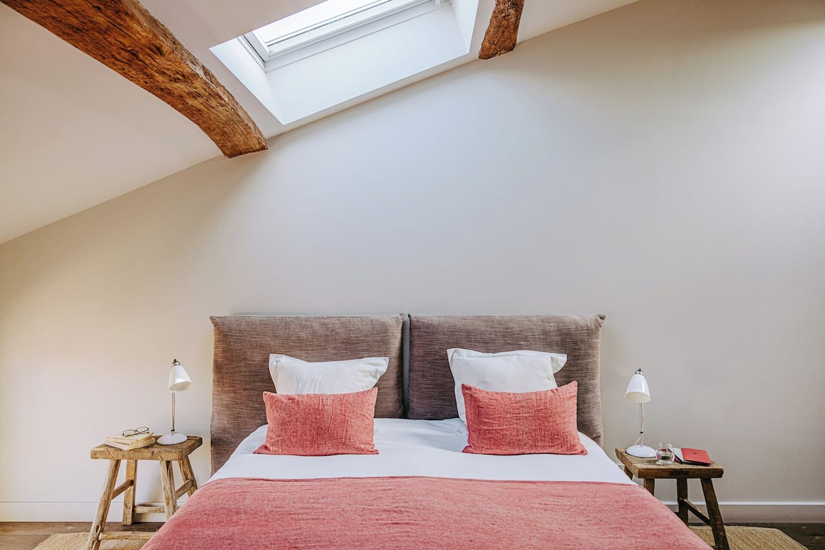 Suite (Porte des Chanoines) | In-room safe, desk, free WiFi, bed sheets