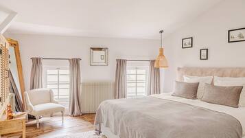 خزنة داخل الغرفة وبديكورات فريدة لكل غرفة ومكتب وواي فاي مجانًا