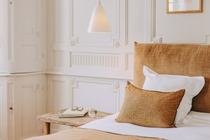 Caja fuerte, decoración individual, escritorio y wifi gratis