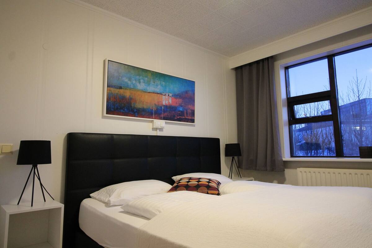 Premium bedding, in-room safe, desk, blackout curtains