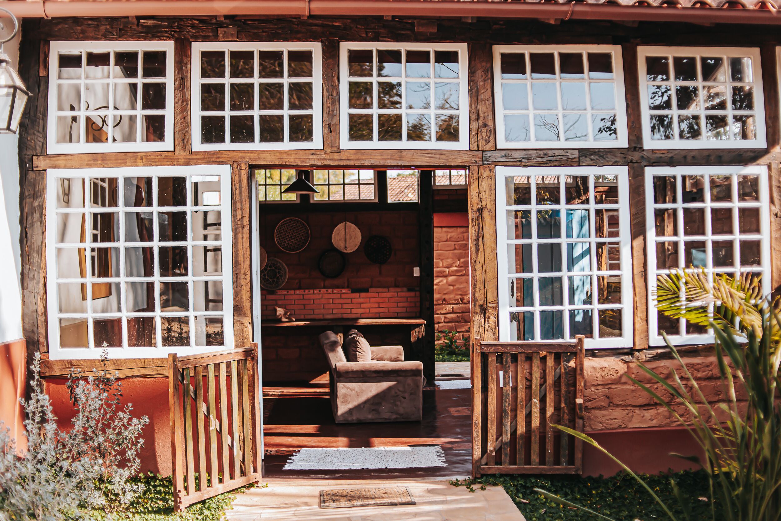 Casa, vista para o jardim, no jardim | Área de estar | TV LCD 29 polegadas com canais a cabo, TV