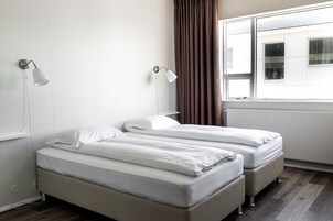 Ropa de cama de alta calidad, escritorio y sistema de insonorización 