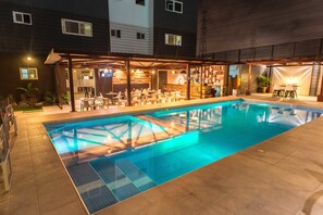 An indoor swimming pool with a covered seating area and a bar. - Earl Heights Suites Hotel (Accra)