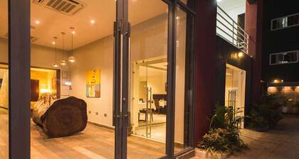 Earl Heights Suites Hotel