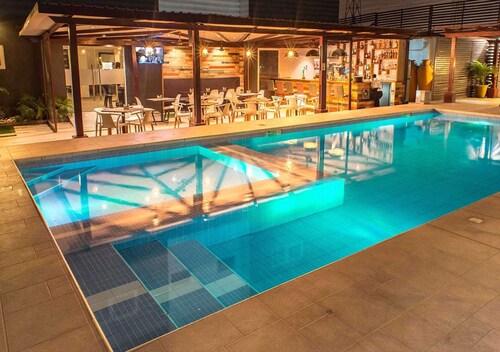 Earl Heights Suites Hotel