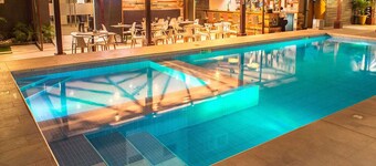 Earl Heights Suites Hotel