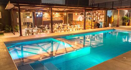 Earl Heights Suites Hotel