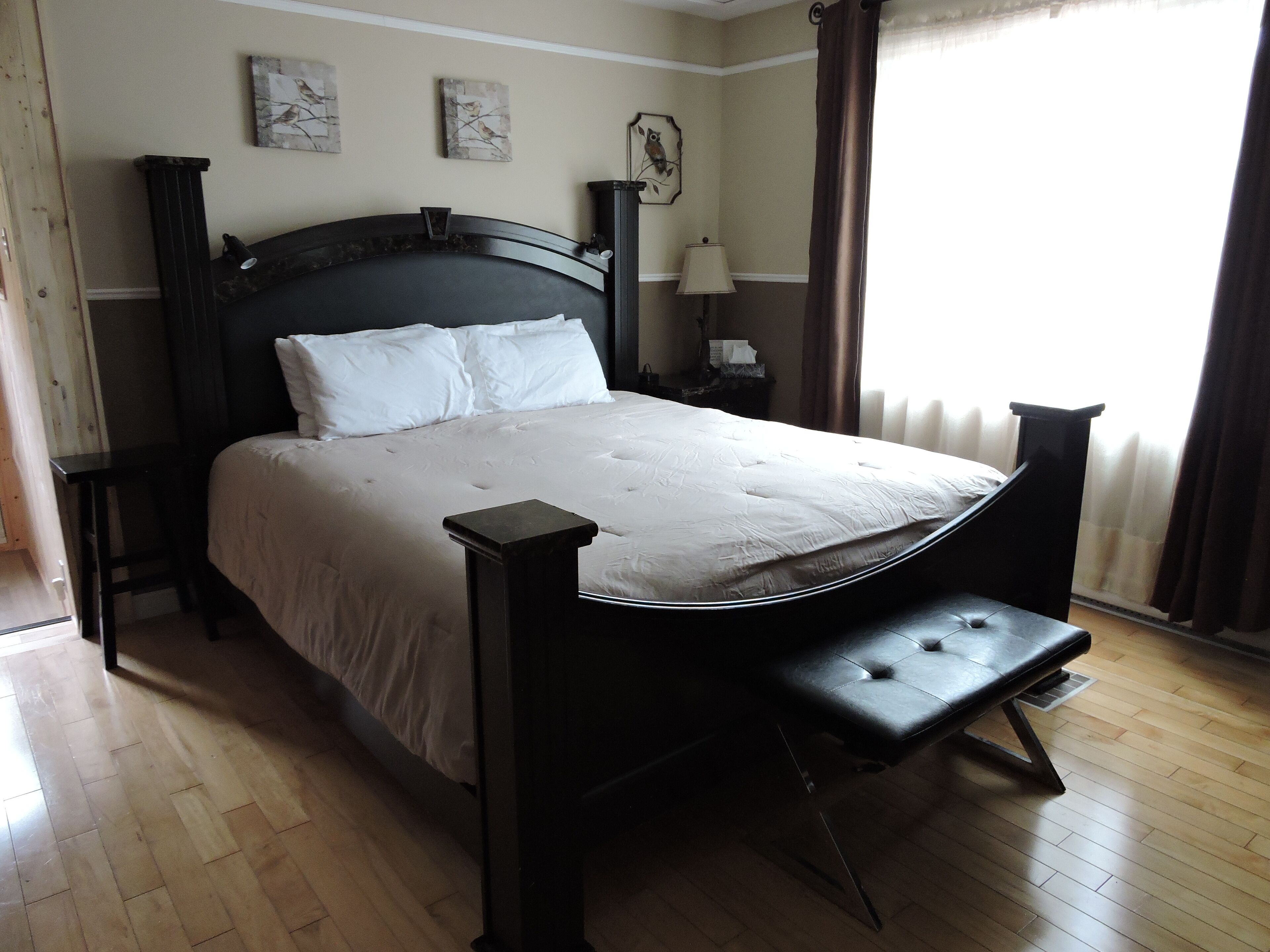 Basic Room, 1 King Bed, Fireplace, Mountain View | Premium bedding, pillowtop beds, individually decorated