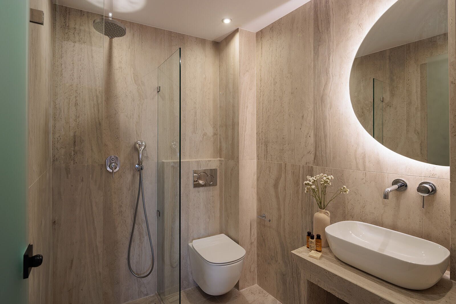 superior room | bathroom | shower, hydromassage showerhead, hair dryer, slippers