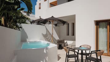 Sphinx Suite with outdoor Hot Tub | Terrace/patio