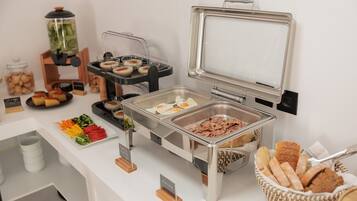 Päivittäinen buffetaamiainen (15 EUR per henkilö)