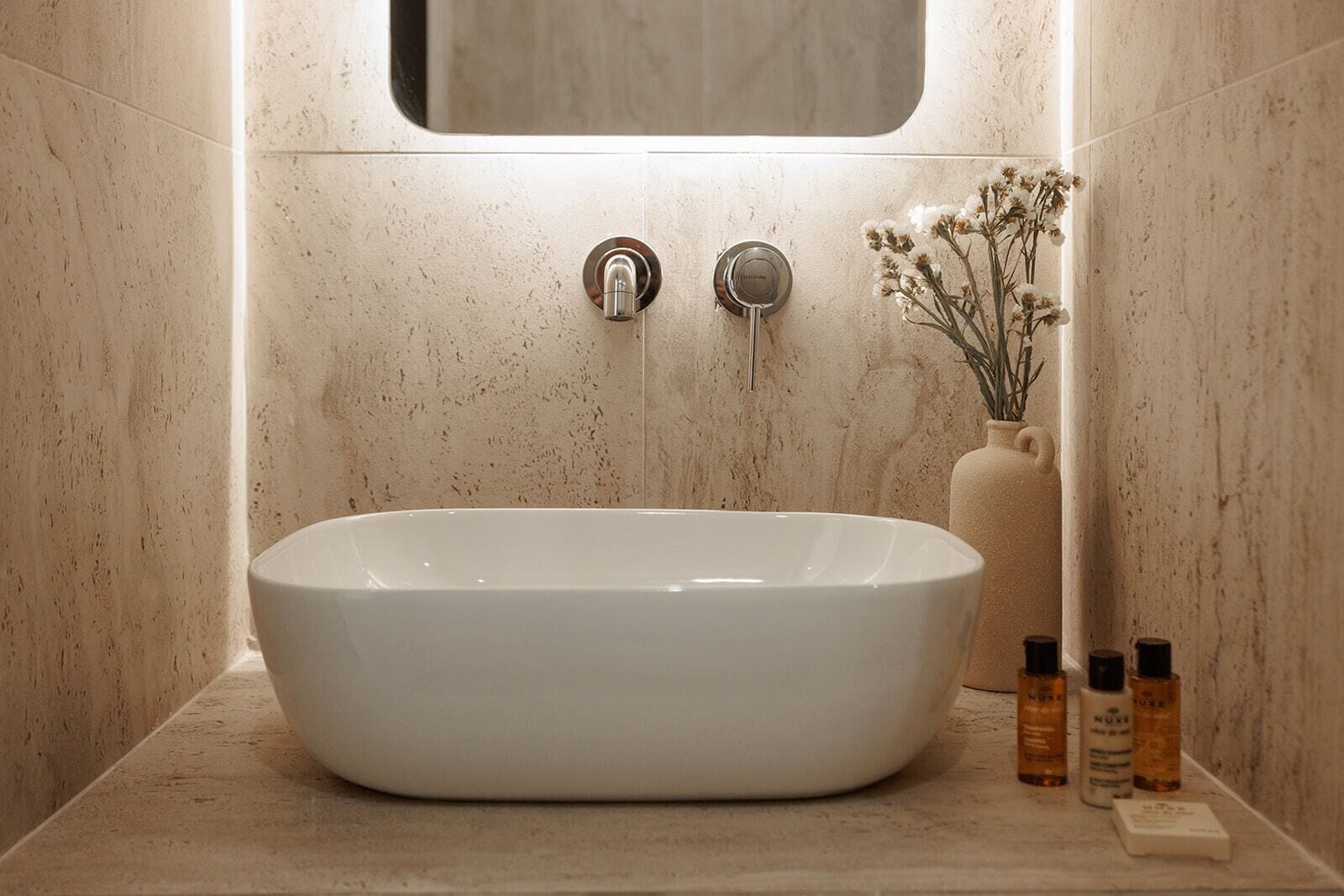 standard room | bathroom | shower, hydromassage showerhead, hair dryer, slippers