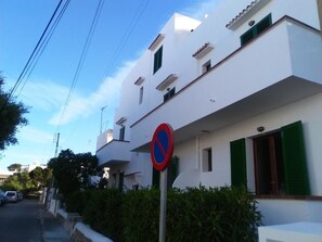 ด้านหน้าที่พัก