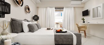 Ormos Holiday Studios