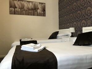 Comfort-Zweibettzimmer, mit Bad (Street View) | WLAN