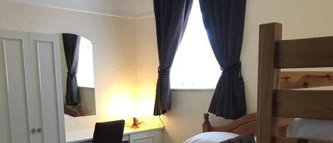 Family Quadruple Room, Ensuite | Interior