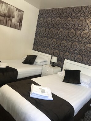 Comfort Twin Room, Ensuite (Street View) - The Feathers Hotel (Blackpool)