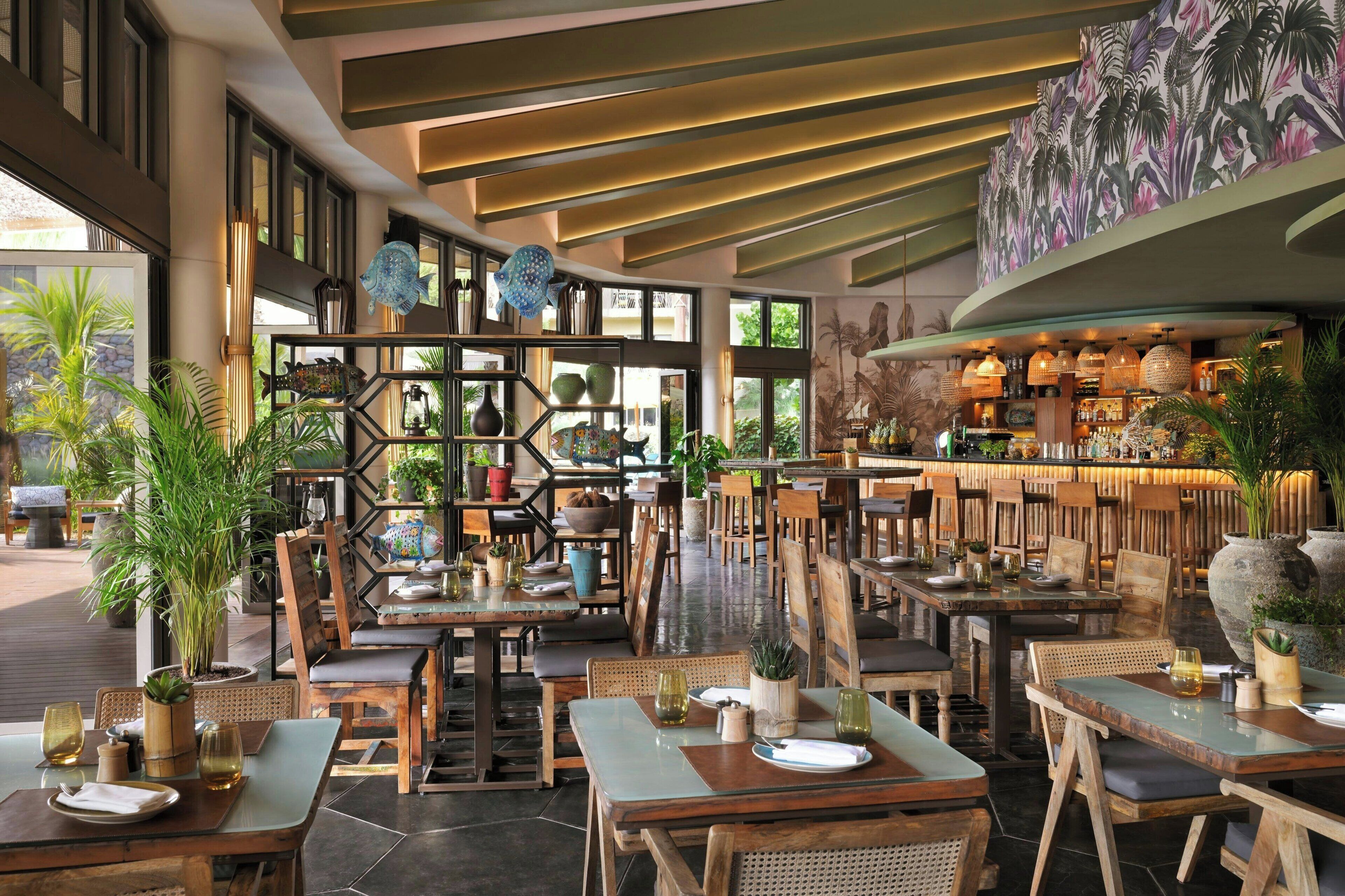 3 Außenpools, geöffnet von 08:00 Uhr bis 19:00 Uhr, Sonnenschirme