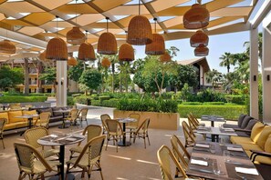 4 restaurants, breakfast, dinner served; international cuisine - Lapita, Dubai Parks and Resorts, Autograph Collection (Dubai)
