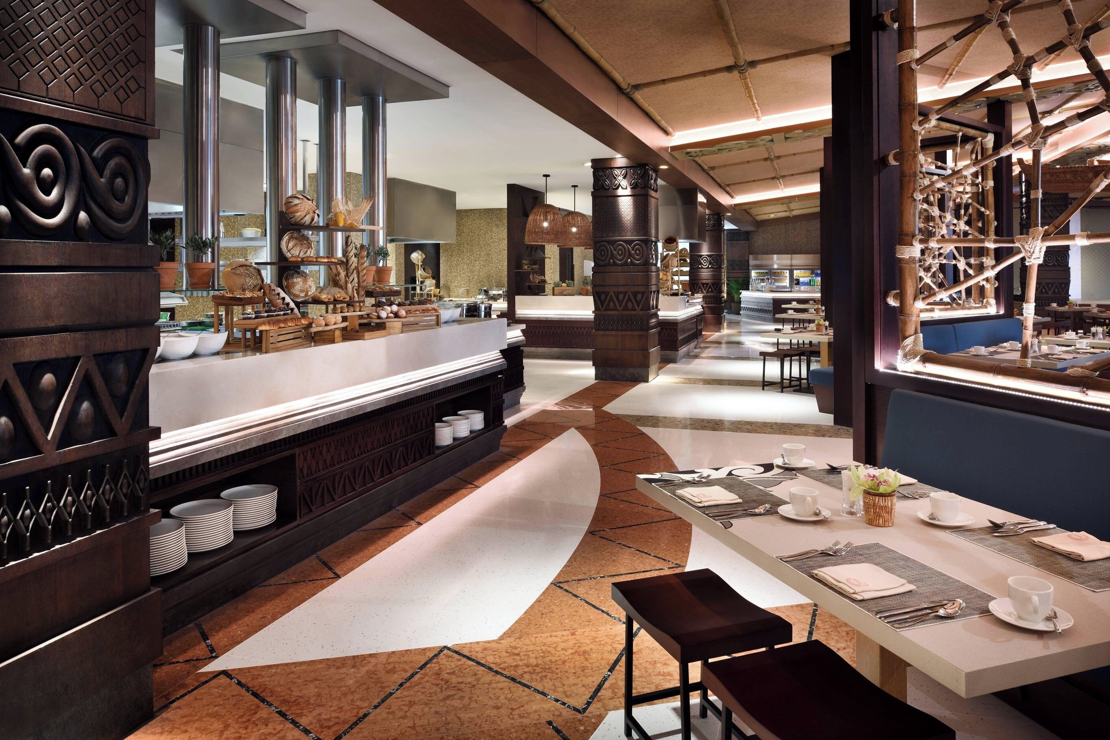 4 restaurants, breakfast, dinner served; international cuisine