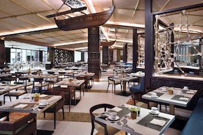 4 restaurants, breakfast, dinner served; international cuisine