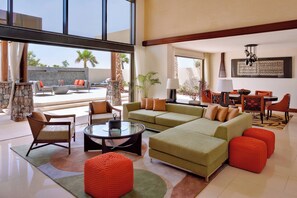 En 42-tommers smart-TV med kabel-kanaler samt TV og Netflix