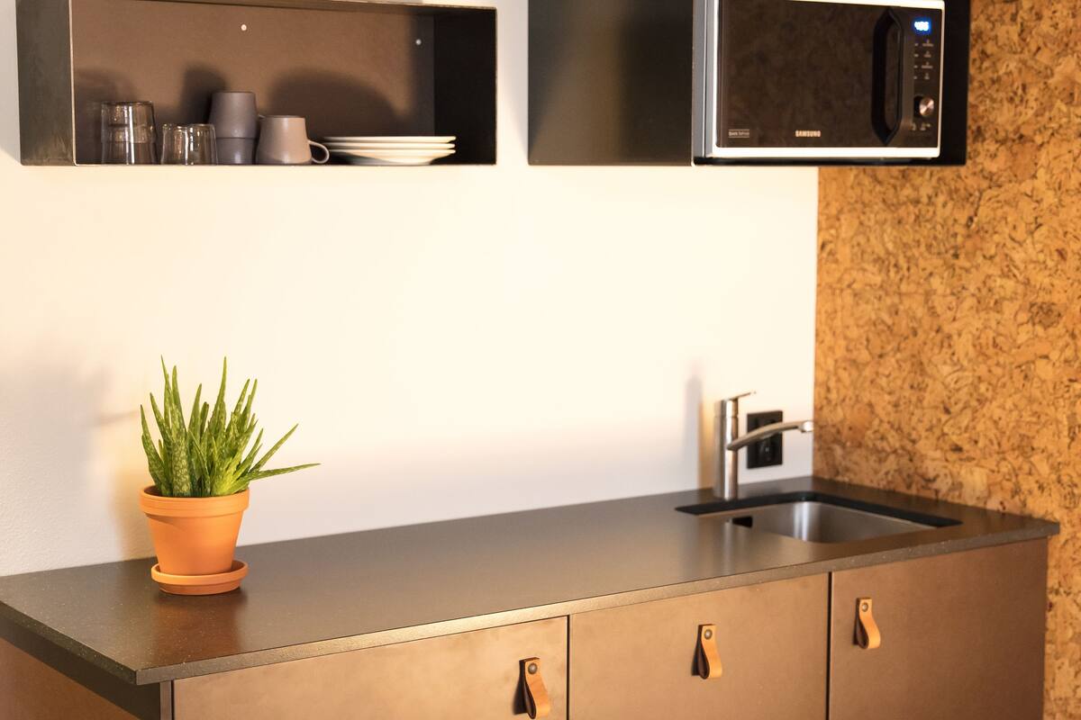 room (long stay) | hypo-allergenic bedding, desk, laptop workspace, soundproofing