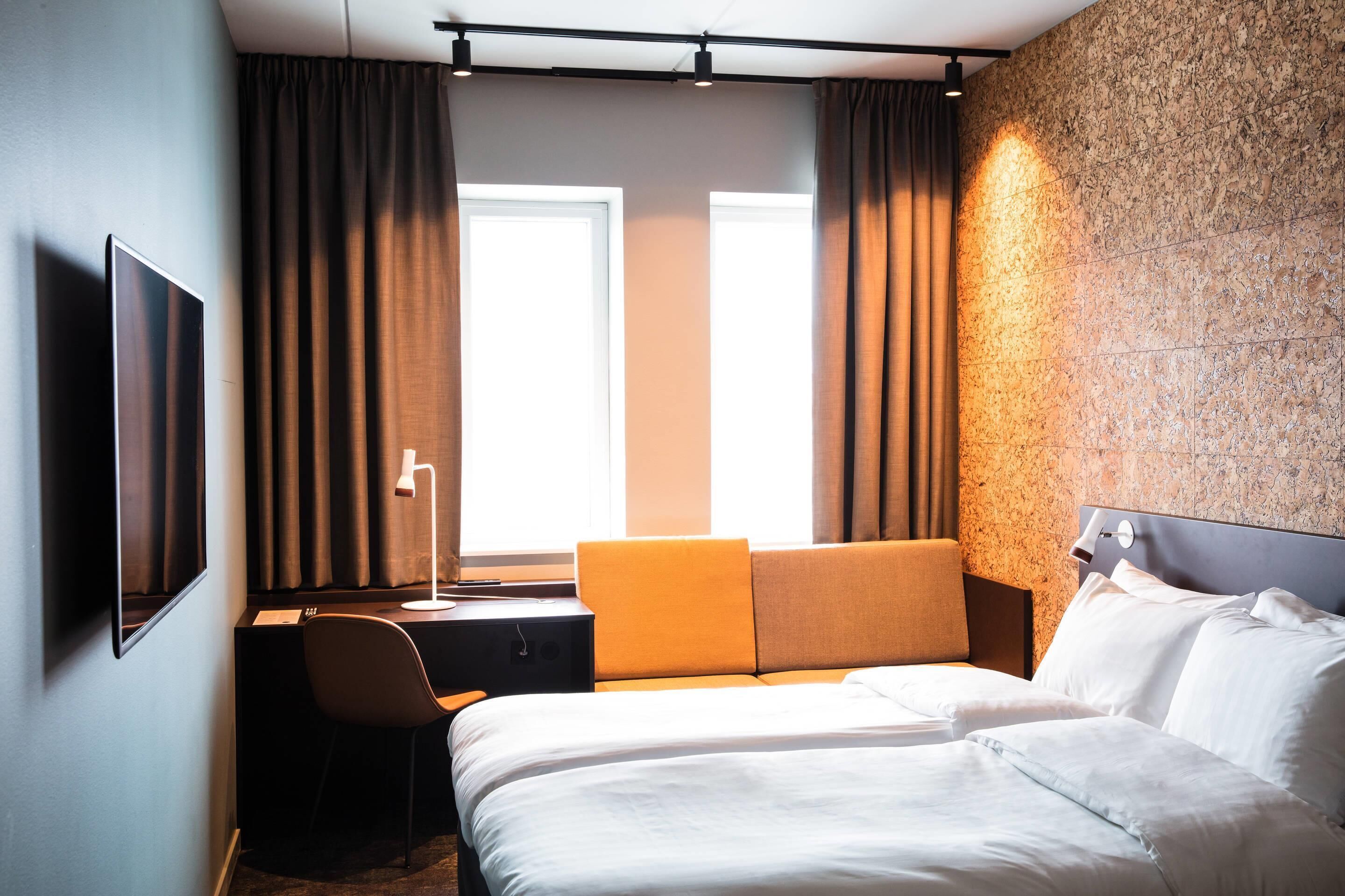 standard room, 1 double bed, non smoking | hypo-allergenic bedding, desk, laptop workspace, soundproofing