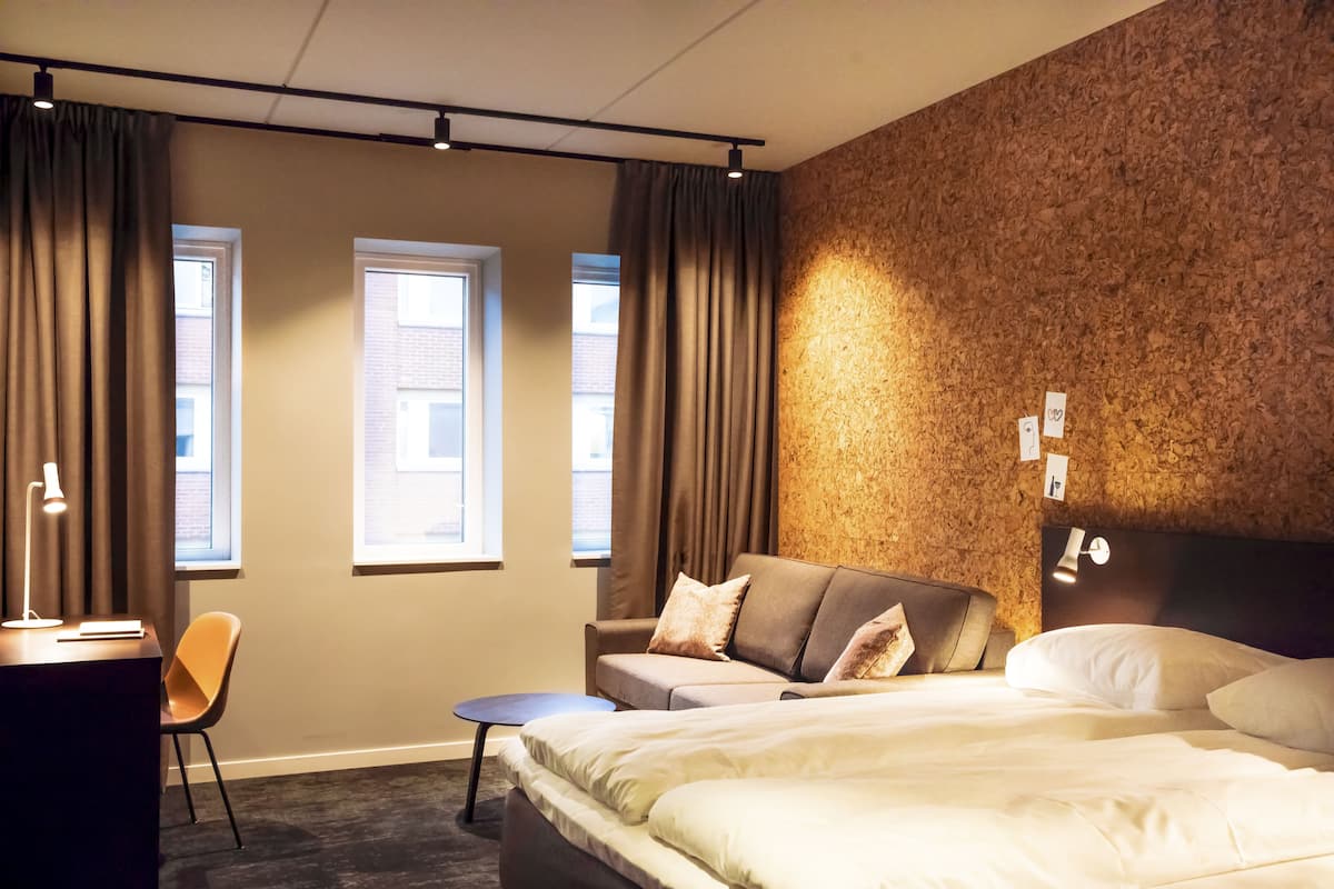 superior room, 1 double bed, non smoking | hypo-allergenic bedding, desk, laptop workspace, soundproofing
