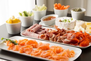 Daily continental breakfast for a fee - La Villa Haussmann (Paris)