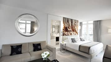 Suite (Eugenie) | Living area | TV