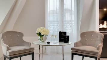 Junior Suite | Premium bedding, pillowtop beds, minibar, in-room safe