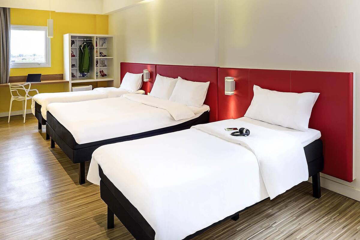 in-room safe, desk, soundproofing, free wifi