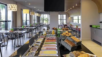 Breakfast, lunch, dinner served; local and international cuisine