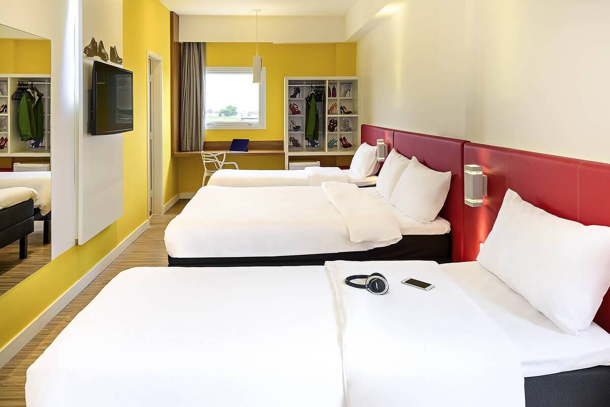 in-room safe, desk, soundproofing, free wifi