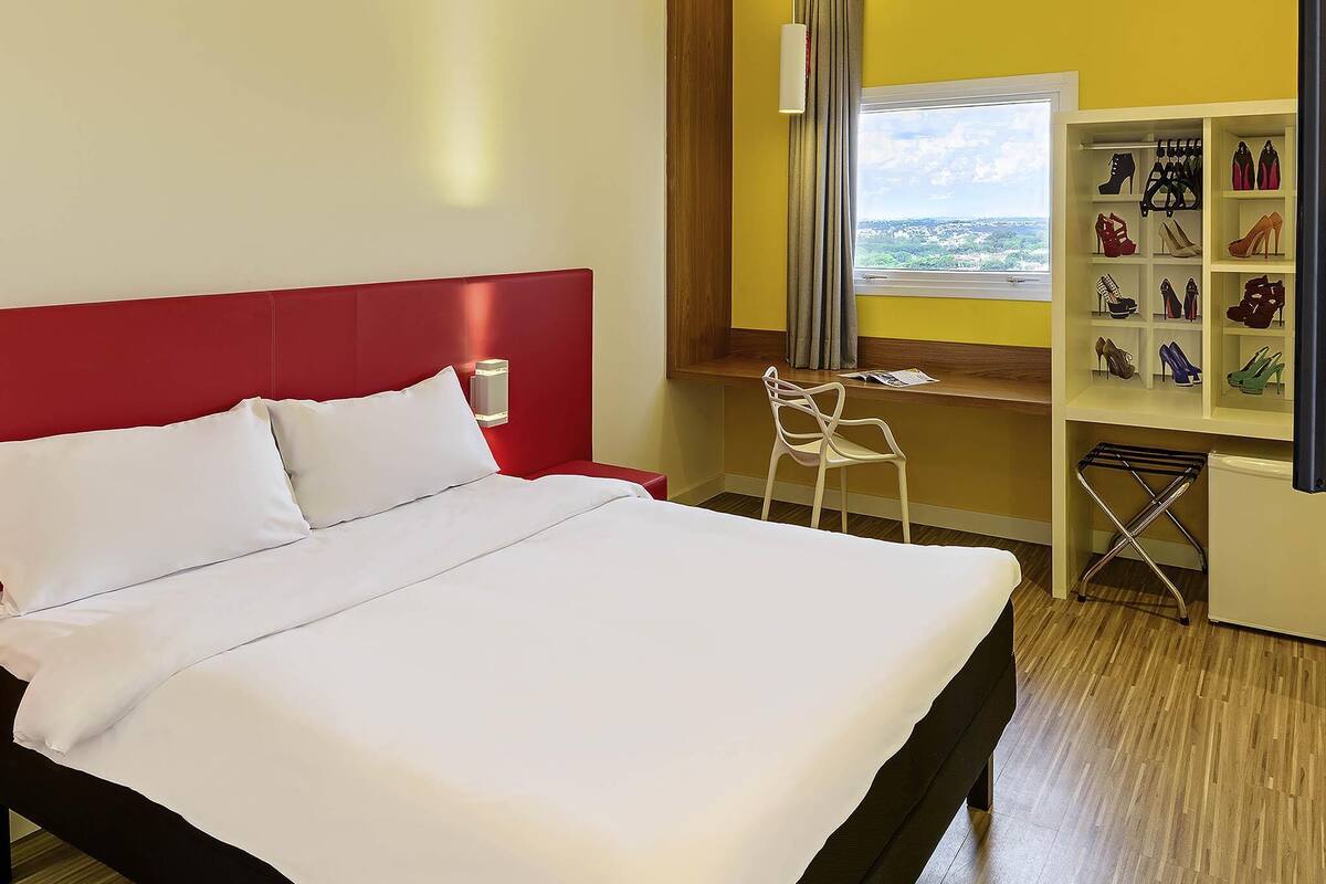 Apartamento standard, 1 cama de casal | Cofres nos quartos, escrivaninha, quartos à prova de som