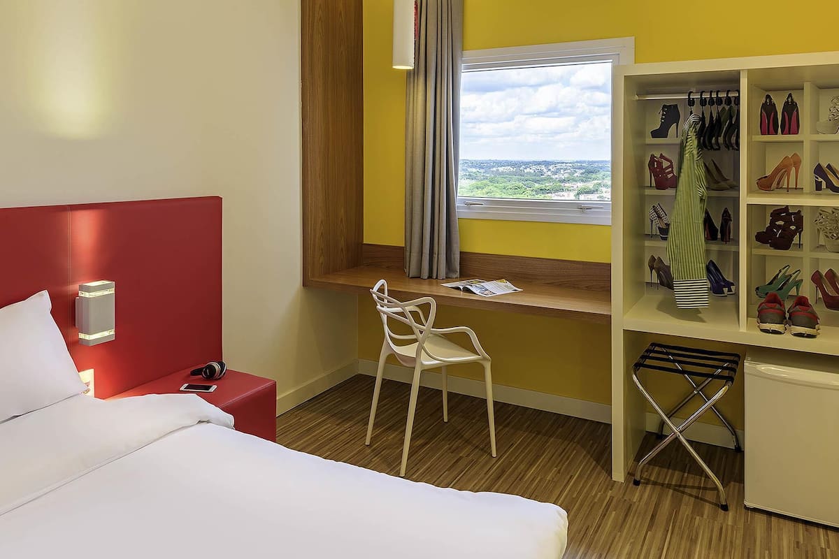 In-room safe, desk, soundproofing, free WiFi