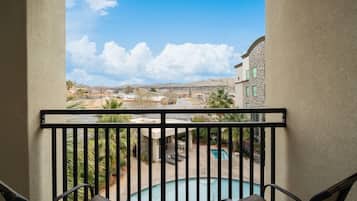 Habitación superior, 1 cama King size, para no fumadores | Caja de seguridad en la habitación y escritorio