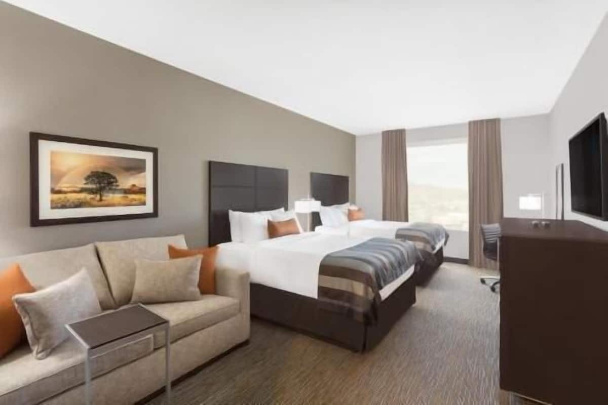 In-room safe, desk, iron/ironing board, free cots/infant beds