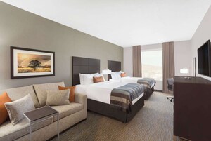 Caja de seguridad en la habitación y escritorio 