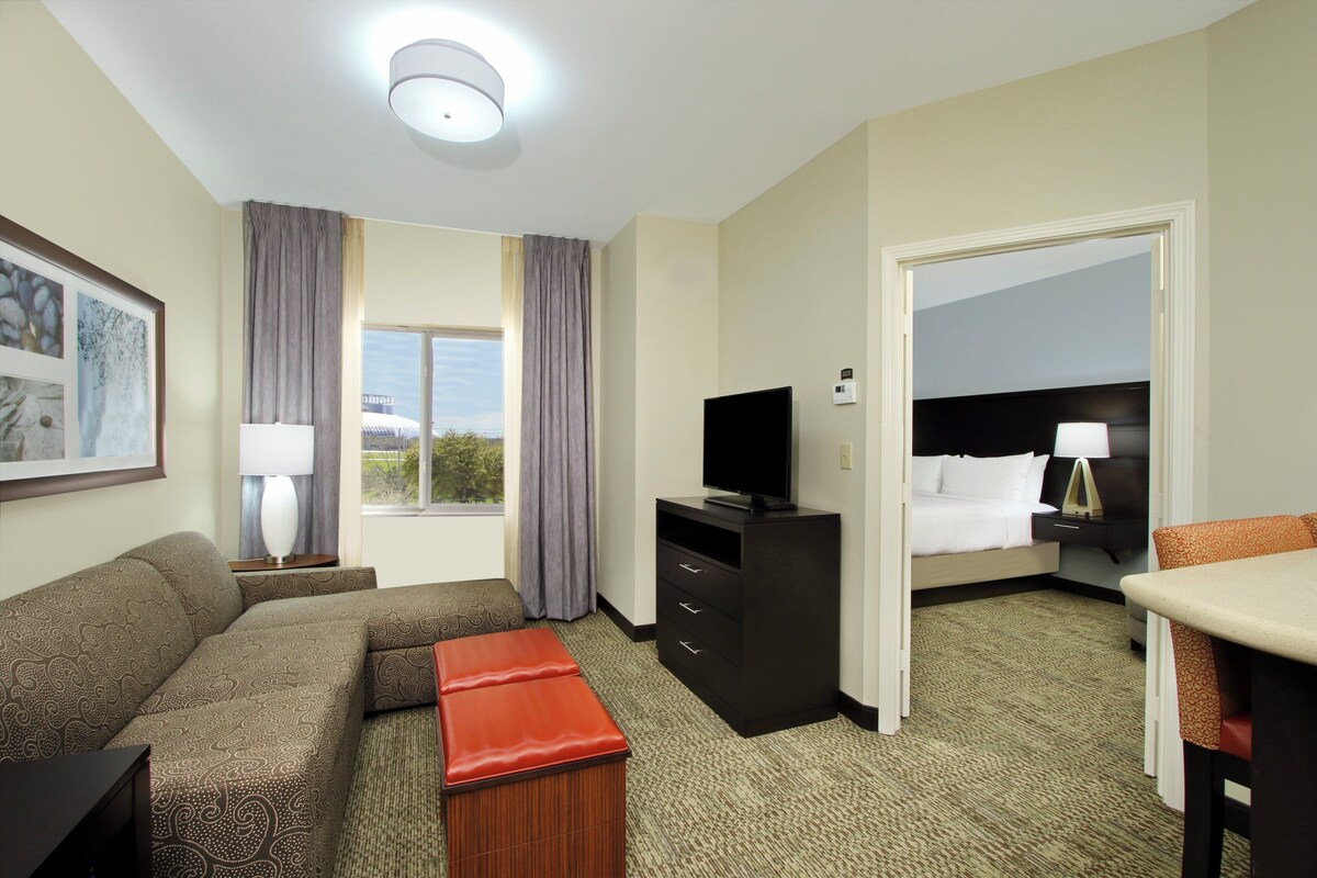 Hypo-allergenic bedding available, in-room safe, desk, laptop workspace