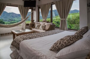 Junior lakosztály, 1 hálószobával, pezsgőfürdő, kilátással a hegyre | Hegyre néző