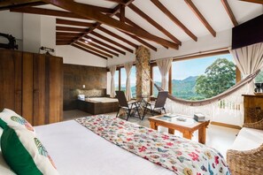 Suite júnior, 1 dormitori, banyera d'hidromassatge, vistes a la muntanya | Roba de llit d'alta qualitat i matalassos de la marca Select Comfort 