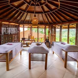 Couples treatment room(s), sauna, hot tub, steam room