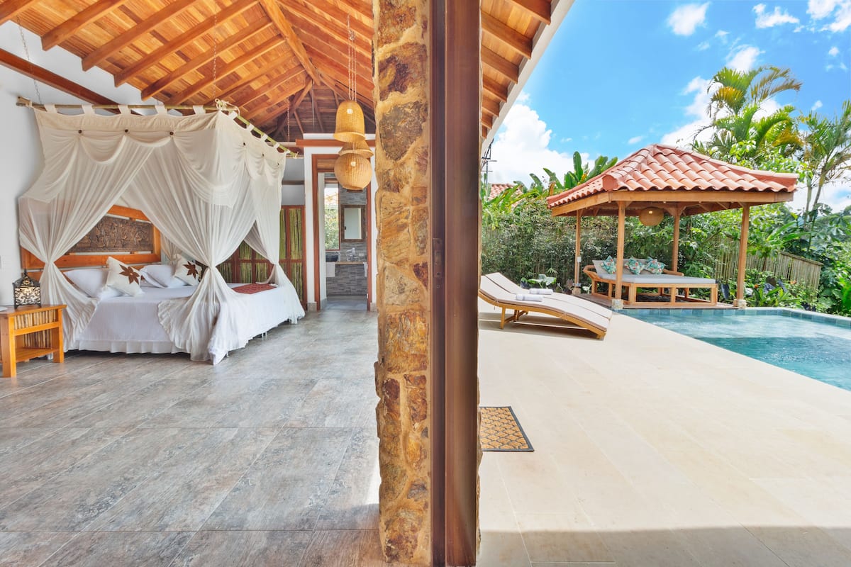 Ylelliset vuodevaatteet, Select Comfort -patjalliset sängyt, minibaari