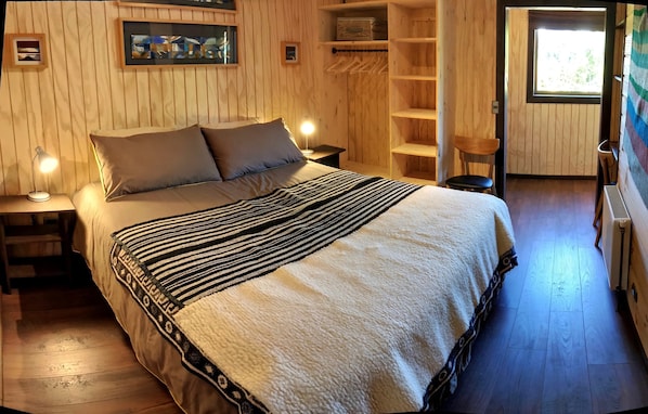 Superior King Room, Kitchenette, Mountain View | Individually decorated, individually furnished, laptop workspace