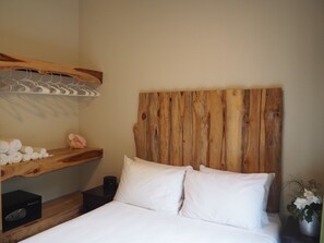 One Bedroom Apartment w/Balcony