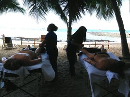 Masajes de tejido profundo, masajes suecos, masajes en la playa, masajes