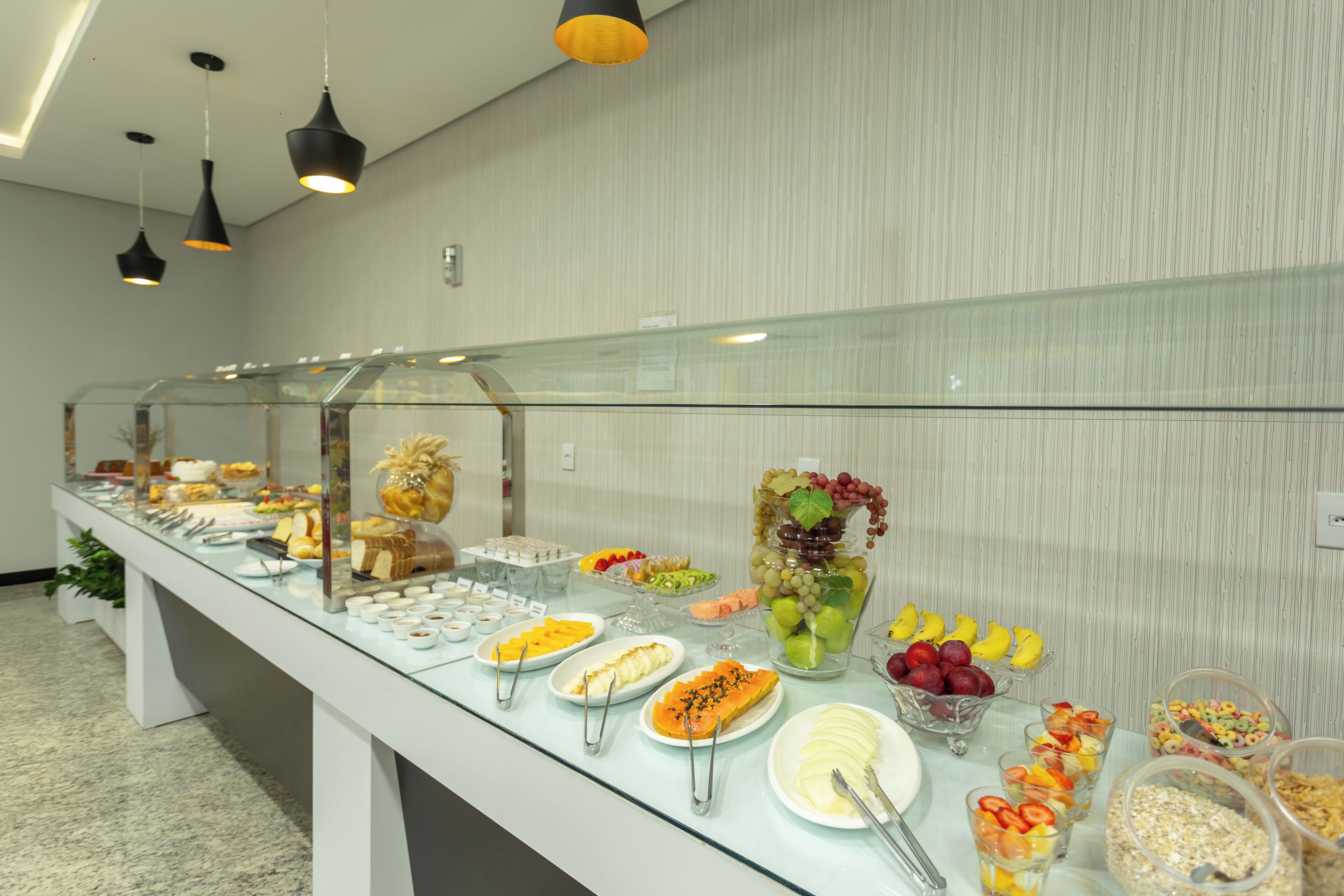 Tägliches inbegriffenes kontinentales Frühstück