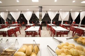 Tägliches inbegriffenes kontinentales Frühstück
